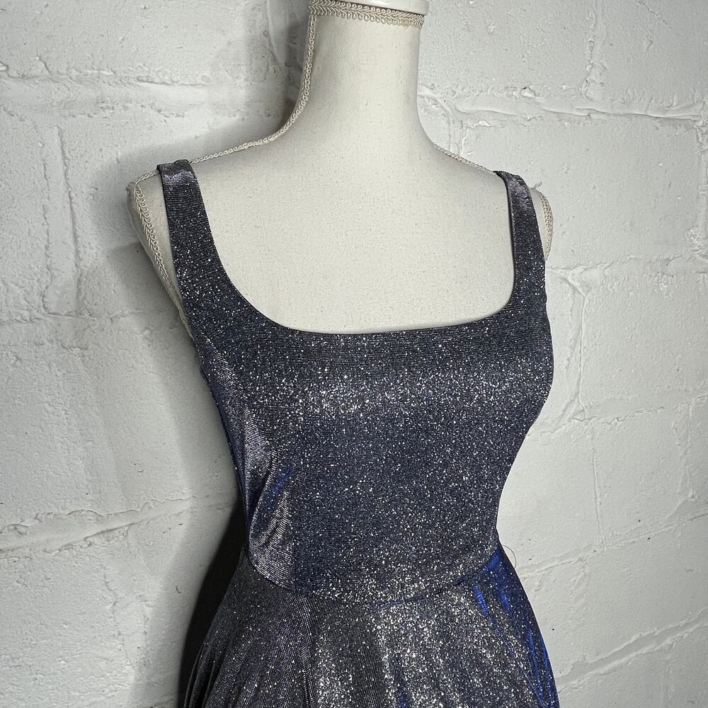 Elegant Silver Evening Gown - Picture 4 of 13